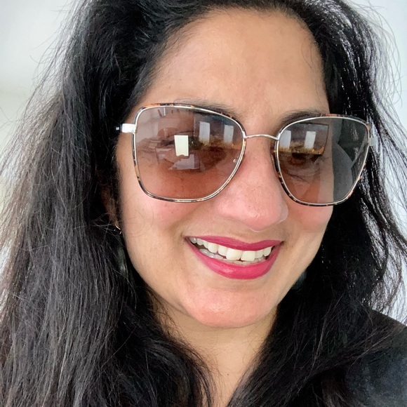 Meet your Posher, Veronica - Picture 2 of 4